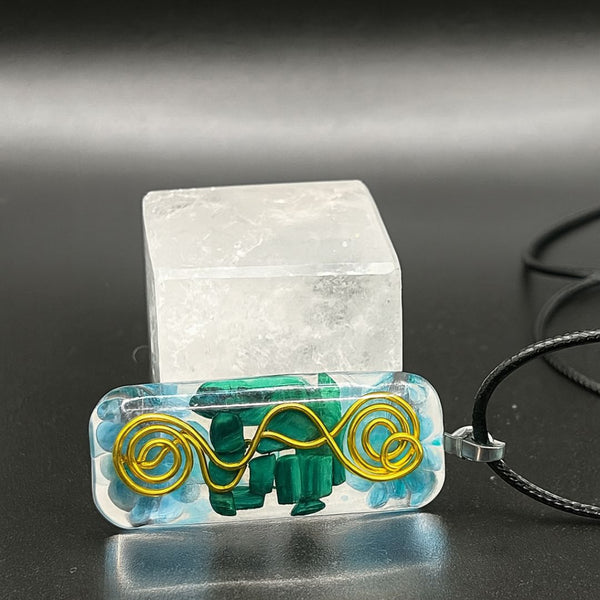 Serpentine Flow Crystal Necklace – Malachite Orgonite Pendant