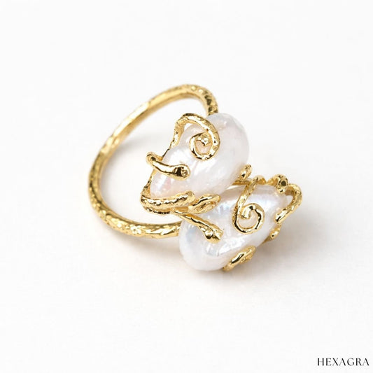 Selune Crest Pearl Ring - hexagra
